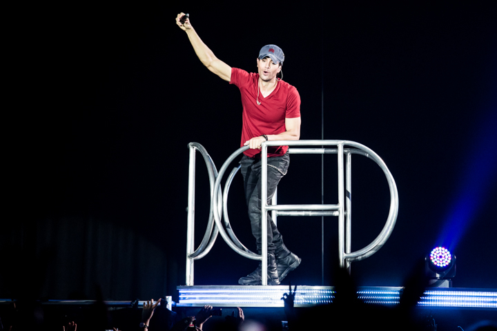 Enrique Iglesias @ Sportpaleis, picture 10, photographed by Dorien Goetschalckx - FrontView Magazine