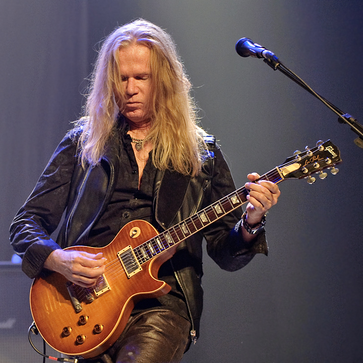 VandenBerg's Moonkings @ Bilzen, picture 2, photographed by Paul Nouwen - FrontView Magazine