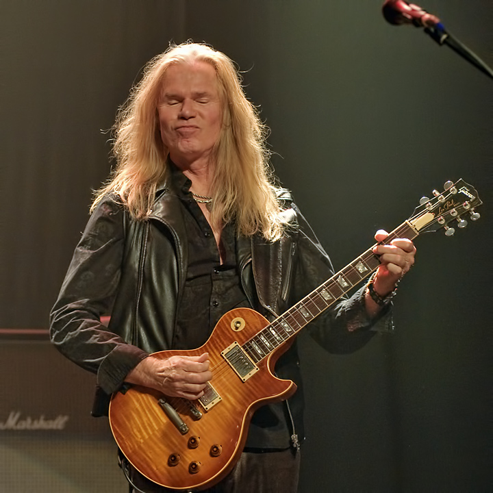 VandenBerg's Moonkings @ Bilzen, picture 12, photographed by Paul Nouwen - FrontView Magazine