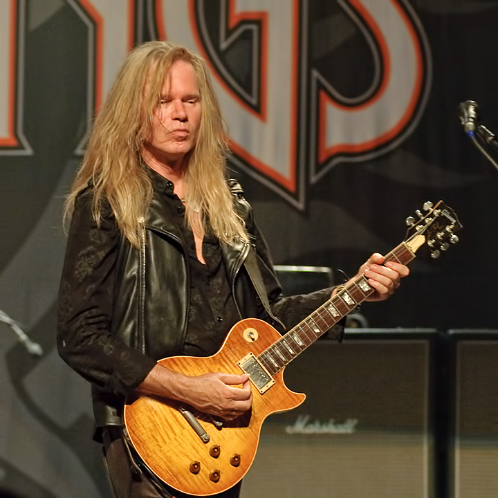 VandenBerg's Moonkings @ Bilzen, picture 19, photographed by Paul Nouwen - FrontView Magazine