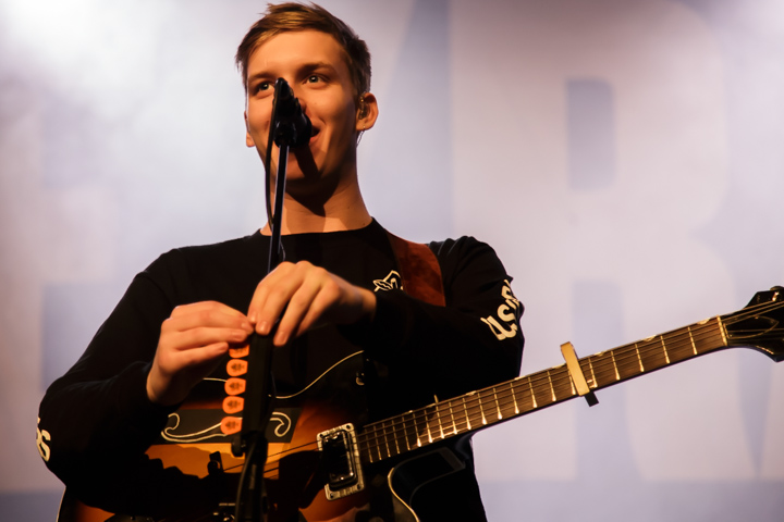 George Ezra @ Trix, picture 5, photographed by Tristan Herftijd - FrontView Magazine