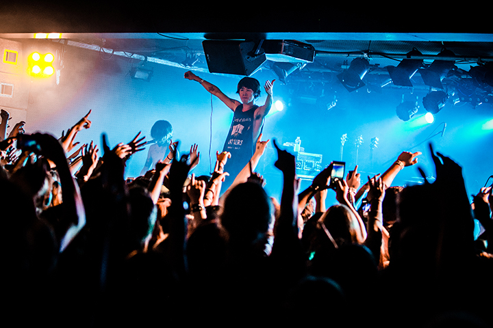 One Ok Rock @ Trix Club, picture 12, photographed by Elke Briers - FrontView Magazine