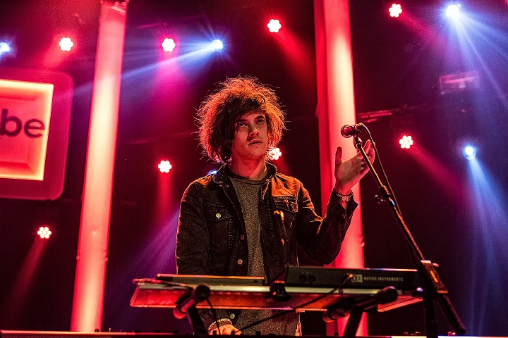 London Grammar @ The Qube - Zuiderkroon, picture 4, photographed by Edwin Houdevelt - FrontView Magazine