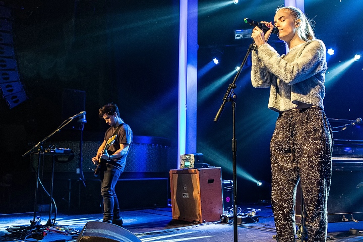 London Grammar @ The Qube - Zuiderkroon, picture 10, photographed by Edwin Houdevelt - FrontView Magazine