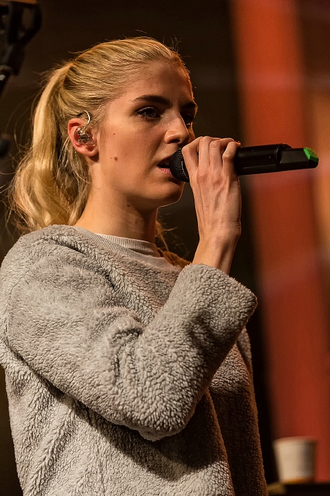 London Grammar @ The Qube - Zuiderkroon, picture 27, photographed by Edwin Houdevelt - FrontView Magazine