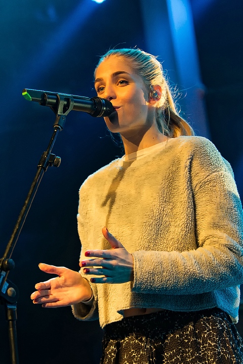 London Grammar @ The Qube - Zuiderkroon, picture 30, photographed by Edwin Houdevelt - FrontView Magazine