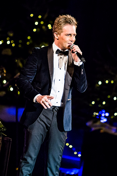 Christoff & Lindsay: Happy Christmas @ Basiliek van Koekelberg, picture 1, photographed by Elke Briers - FrontView Magazine