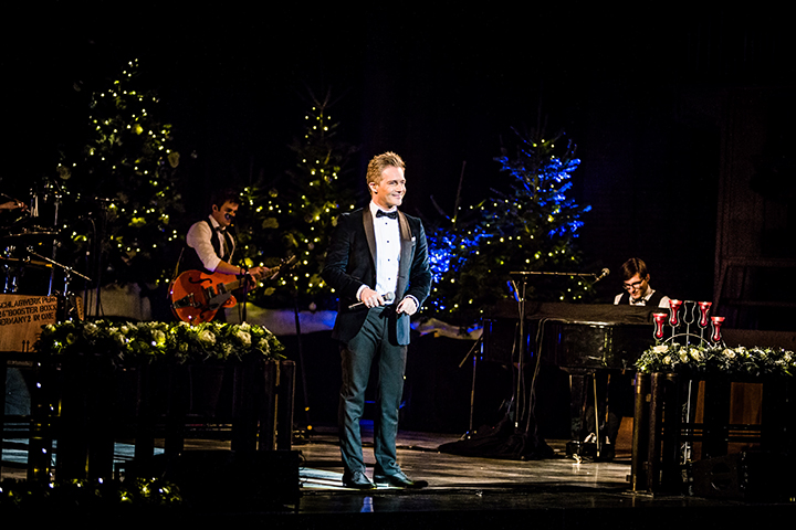 Christoff & Lindsay: Happy Christmas @ Basiliek van Koekelberg, picture 2, photographed by Elke Briers - FrontView Magazine