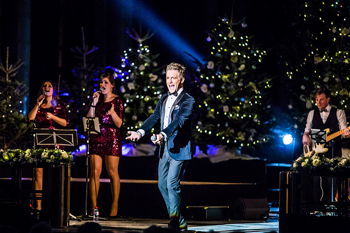 Christoff & Lindsay: Happy Christmas @ Basiliek van Koekelberg, picture 4, photographed by Elke Briers - FrontView Magazine