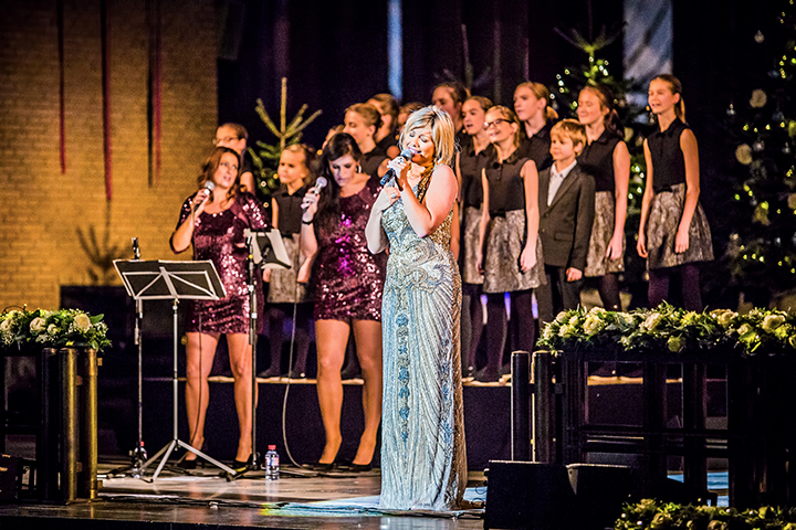 Christoff & Lindsay: Happy Christmas @ Basiliek van Koekelberg, picture 7, photographed by Elke Briers - FrontView Magazine
