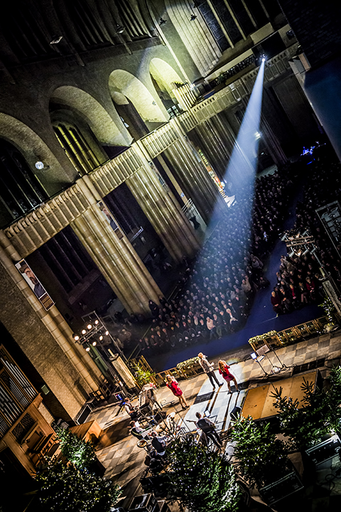 Christoff & Lindsay: Happy Christmas @ Basiliek van Koekelberg, picture 11, photographed by Elke Briers - FrontView Magazine
