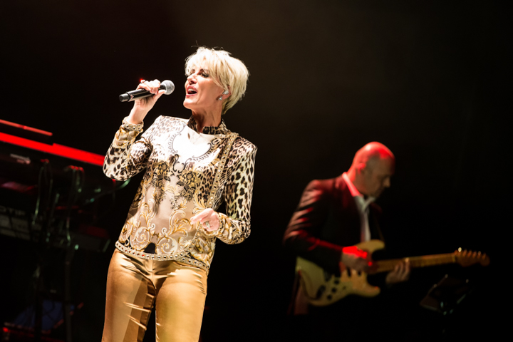 Dana Winner @ Ethias Theater, foto 1, foto's door Dorien Goetschalckx - FrontView Magazine