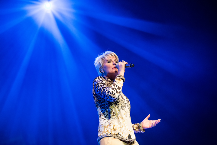 Dana Winner @ Ethias Theater, foto 4, foto's door Dorien Goetschalckx - FrontView Magazine