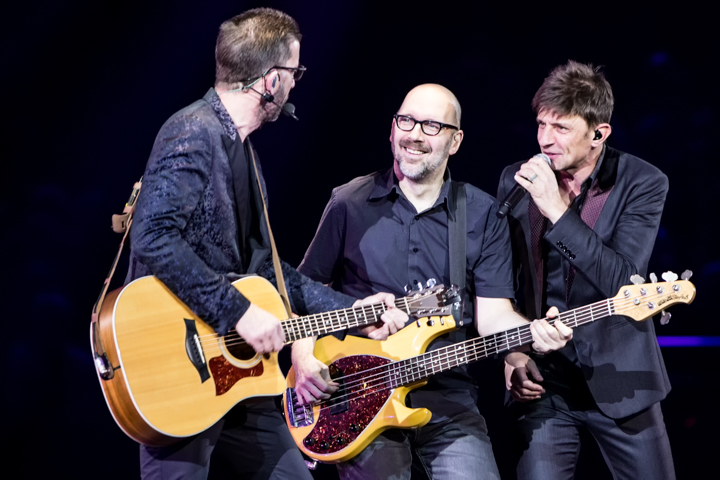 Clouseau @ Sportpaleis, picture 6, photographed by Dorien Goetschalckx - FrontView Magazine