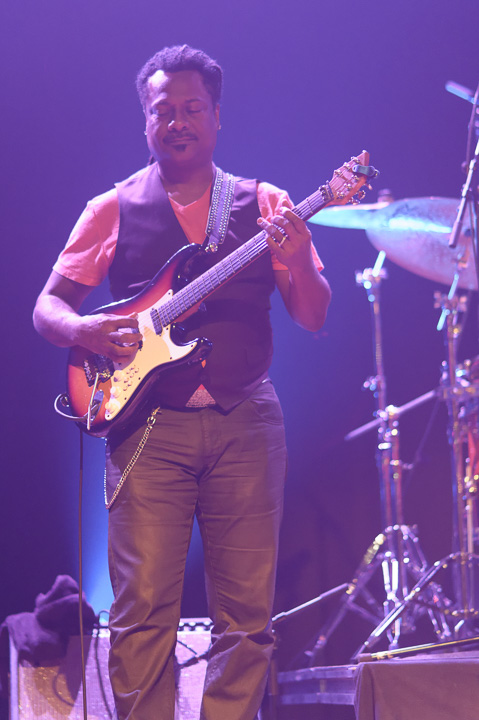 Booker T Jones @ de roma, picture 5, photographed by Steven Stausens - FrontView Magazine