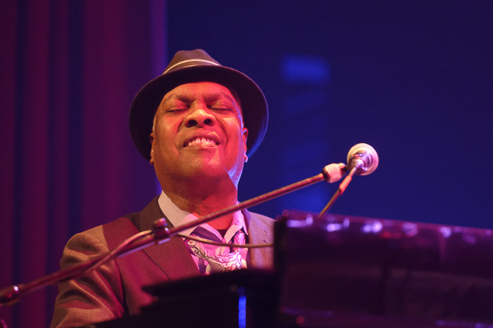 Booker T Jones @ de roma, picture 10, photographed by Steven Stausens - FrontView Magazine