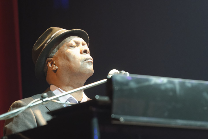 Booker T Jones @ de roma, picture 16, photographed by Steven Stausens - FrontView Magazine