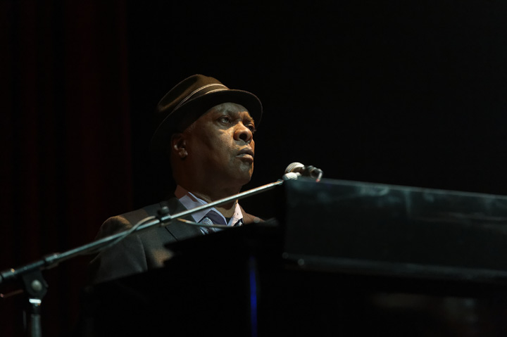 Booker T Jones @ de roma, picture 18, photographed by Steven Stausens - FrontView Magazine