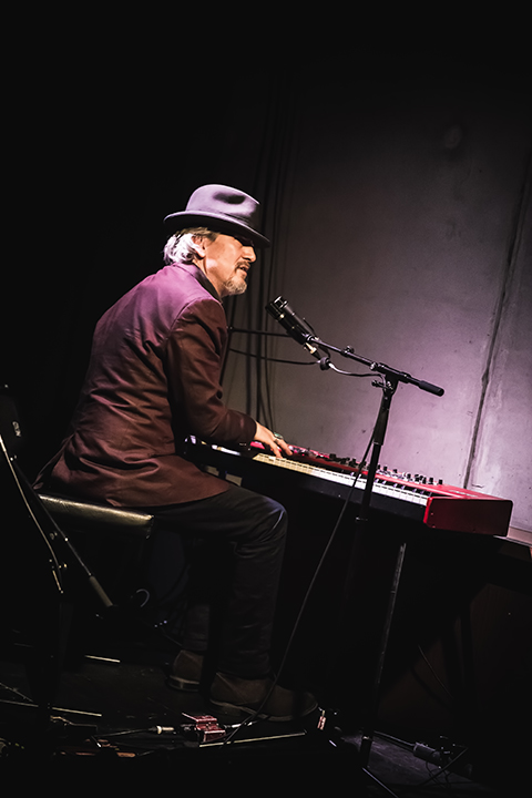 Grant-Lee Phillips & Howe Gelb @ Het Depot, picture 4, photographed by Elke Briers - FrontView Magazine