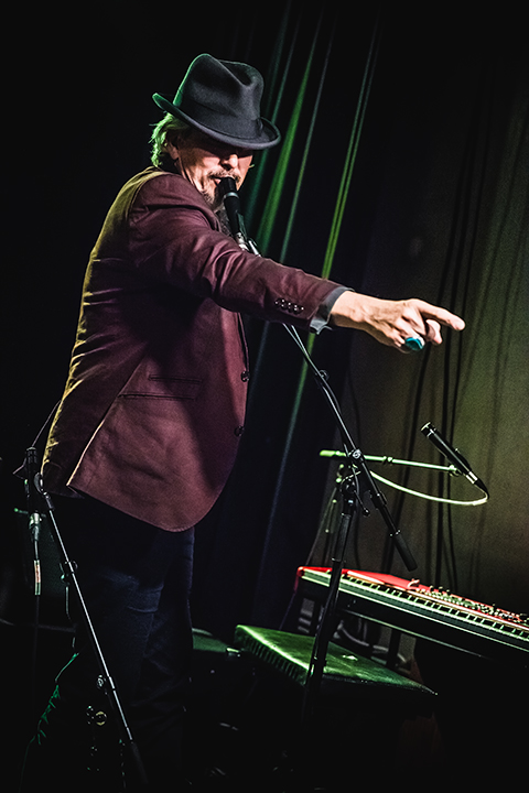 Grant-Lee Phillips & Howe Gelb @ Het Depot, picture 11, photographed by Elke Briers - FrontView Magazine