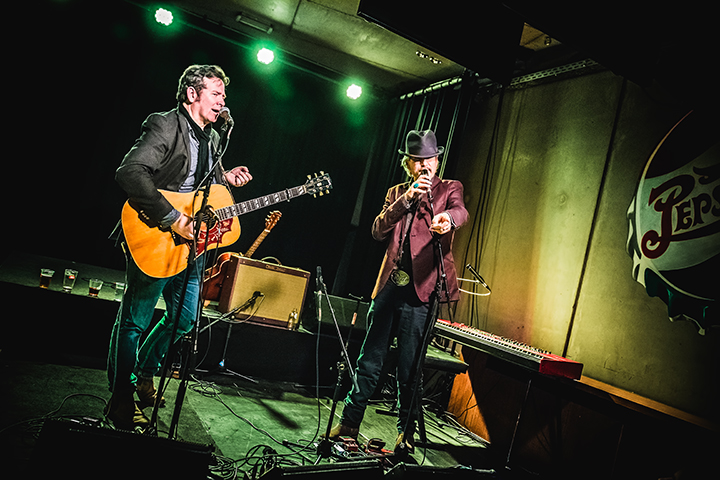 Grant-Lee Phillips & Howe Gelb @ Het Depot, picture 13, photographed by Elke Briers - FrontView Magazine