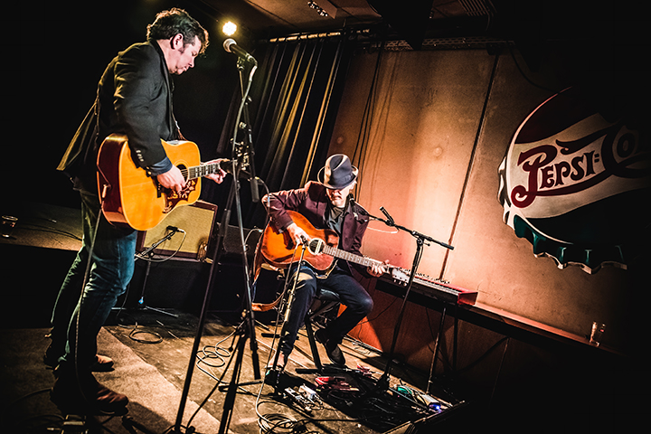 Grant-Lee Phillips & Howe Gelb @ Het Depot, picture 16, photographed by Elke Briers - FrontView Magazine