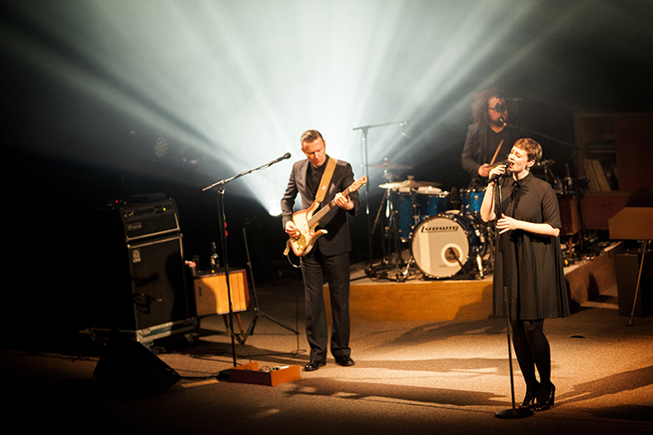 Hooverphonic @ C-Mine, picture 7, photographed by Kristof Hayen - FrontView Magazine