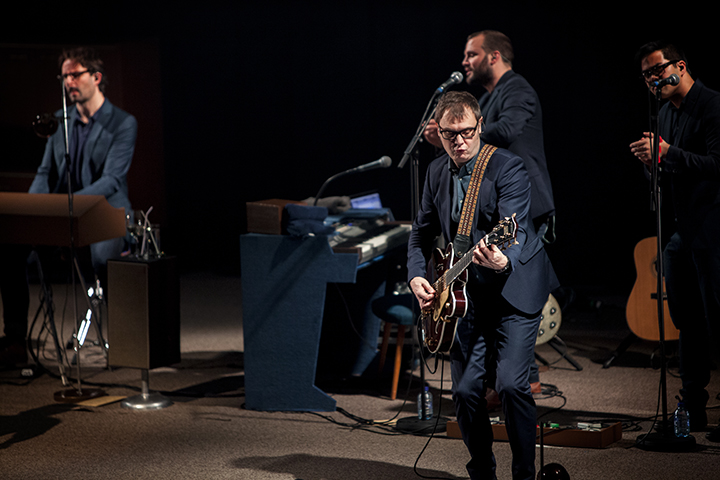 Hooverphonic @ C-Mine, picture 10, photographed by Kristof Hayen - FrontView Magazine