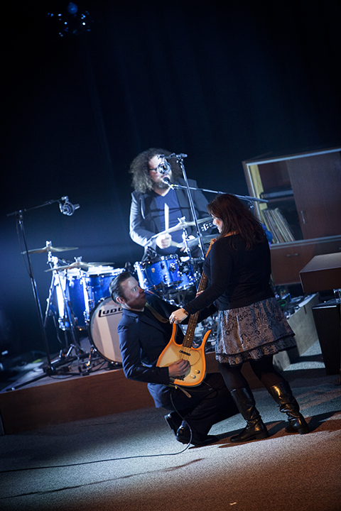 Hooverphonic @ C-Mine, picture 12, photographed by Kristof Hayen - FrontView Magazine