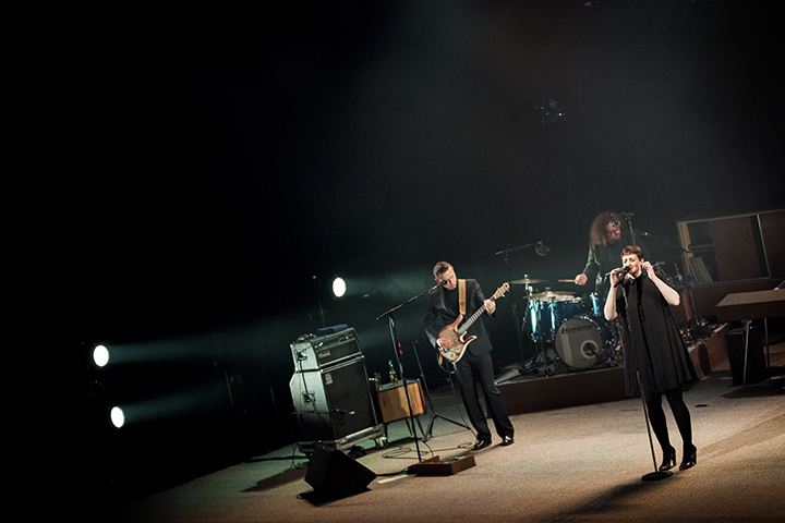 Hooverphonic @ C-Mine, picture 13, photographed by Kristof Hayen - FrontView Magazine