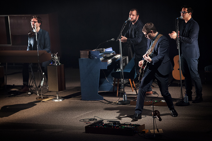 Hooverphonic @ C-Mine, picture 14, photographed by Kristof Hayen - FrontView Magazine