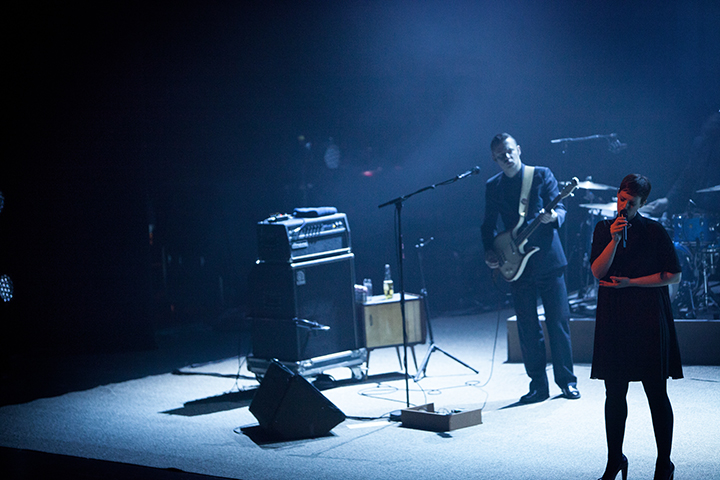 Hooverphonic @ C-Mine, picture 16, photographed by Kristof Hayen - FrontView Magazine