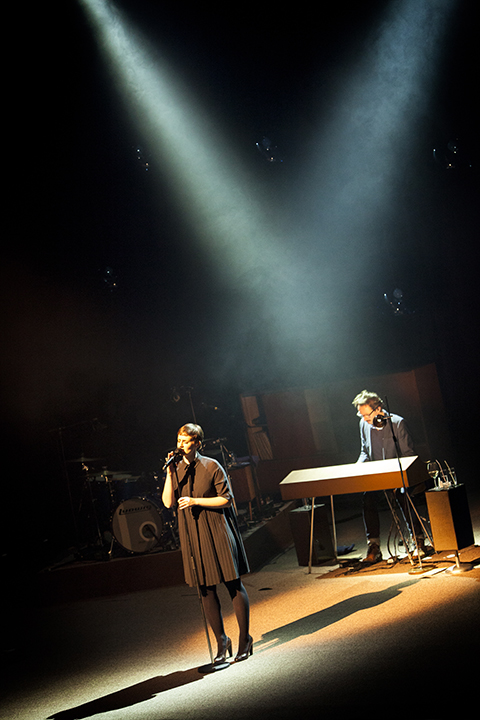 Hooverphonic @ C-Mine, picture 20, photographed by Kristof Hayen - FrontView Magazine