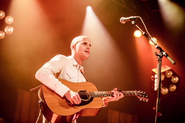 Milow @ 013, foto 9, foto's door Dorien Goetschalckx - FrontView Magazine