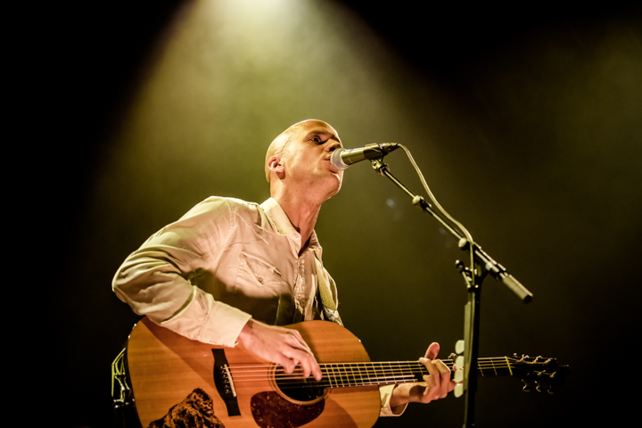 Milow @ 013, foto 10, foto's door Dorien Goetschalckx - FrontView Magazine