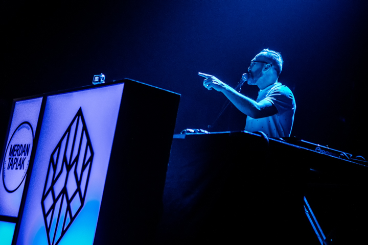 Merdan Taplak @ Ancienne Belgique, picture 1, photographed by Dorien Goetschalckx - FrontView Magazine