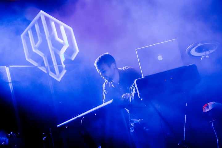 Merdan Taplak @ Ancienne Belgique, picture 5, photographed by Dorien Goetschalckx - FrontView Magazine