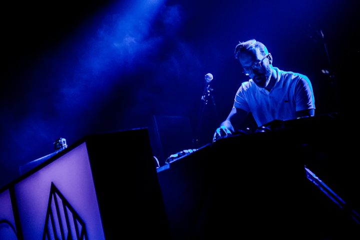 Merdan Taplak @ Ancienne Belgique, picture 6, photographed by Dorien Goetschalckx - FrontView Magazine