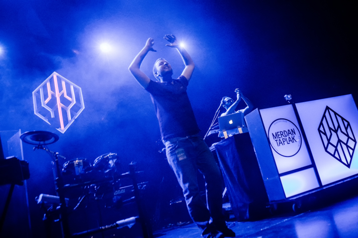 Merdan Taplak @ Ancienne Belgique, picture 7, photographed by Dorien Goetschalckx - FrontView Magazine