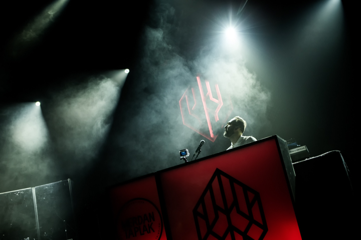 Merdan Taplak @ Ancienne Belgique, picture 14, photographed by Dorien Goetschalckx - FrontView Magazine