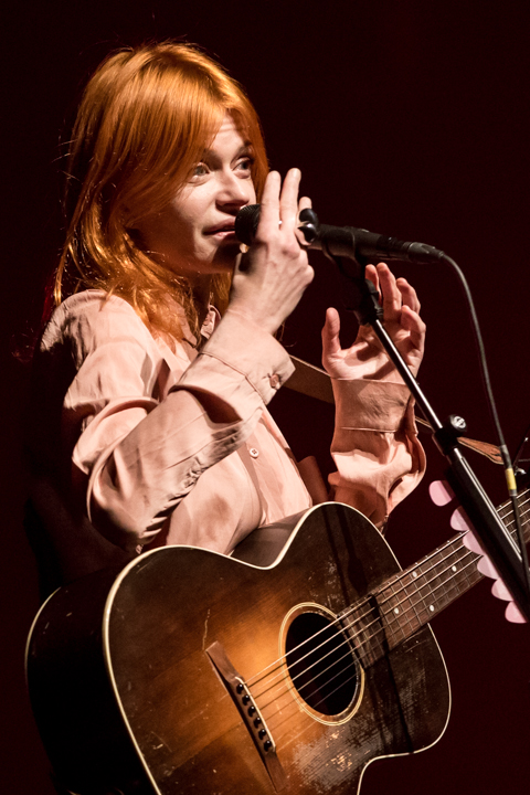 Axelle Red @ De Warande, picture 8, photographed by Dorien Goetschalckx - FrontView Magazine