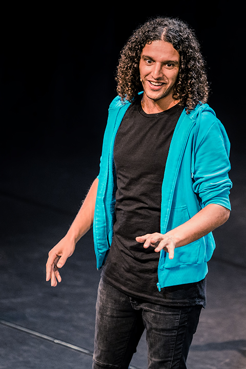 Ali B Beken(d)t @ Arenberg, picture 1, photographed by Elke Briers - FrontView Magazine