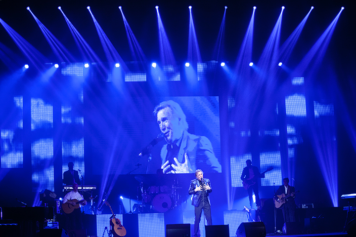 Will Tura & Christoff @ Ethias Theater, picture 1, photographed by FrontView Magazine