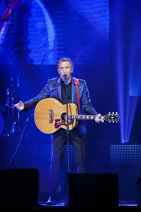 Will Tura & Christoff @ Ethias Theater, picture 2, photographed by FrontView Magazine