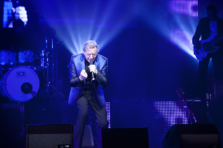 Will Tura & Christoff @ Ethias Theater, picture 4, photographed by FrontView Magazine