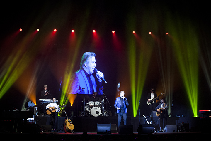 Will Tura & Christoff @ Ethias Theater, picture 5, photographed by FrontView Magazine