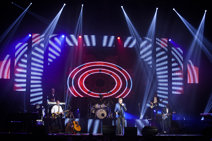 Will Tura & Christoff @ Ethias Theater, picture 6, photographed by FrontView Magazine
