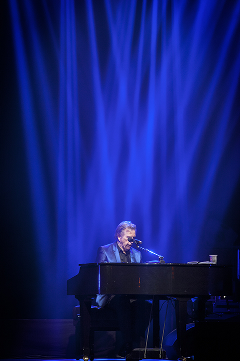 Will Tura & Christoff @ Ethias Theater, picture 7, photographed by FrontView Magazine
