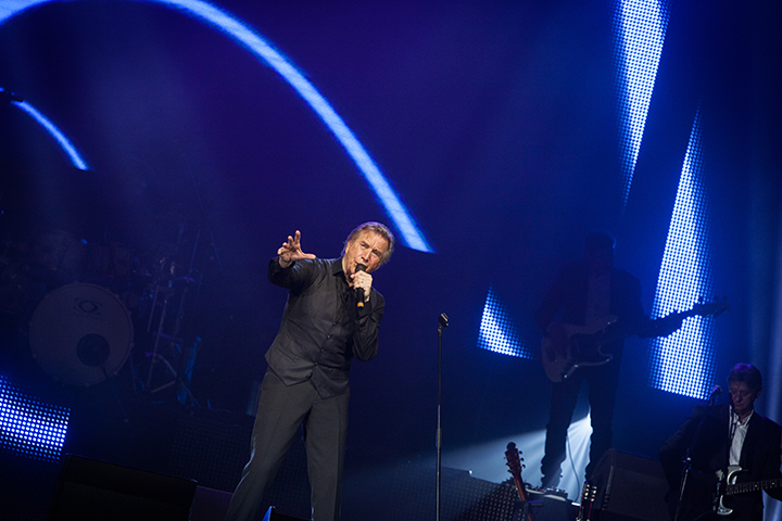 Will Tura & Christoff @ Ethias Theater, picture 13, photographed by FrontView Magazine