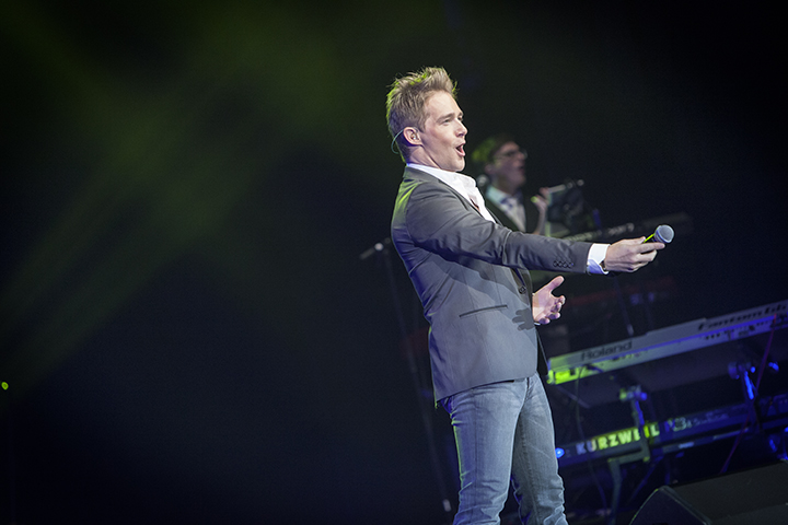 Christoff & Will Tura @ Ethias Theater, picture 2, photographed by Kristof Hayen - FrontView Magazine